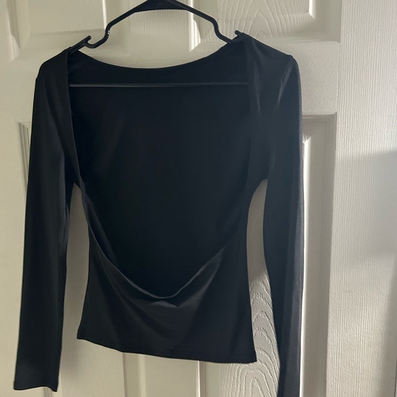 Backless full sleeve top - Picture 2 of 3